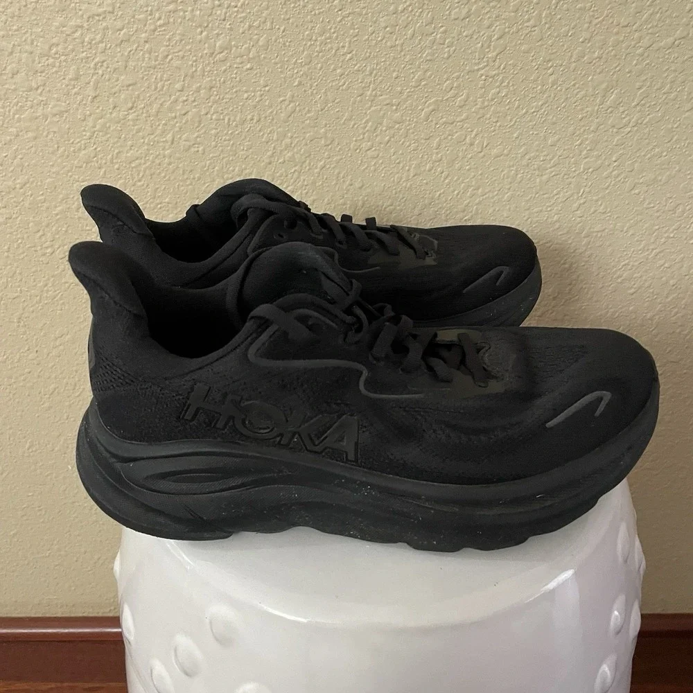 Hoka Clifton 10 Running Shoes Sneakers Black 1162050 Women's Sz 8.5D Wide B2